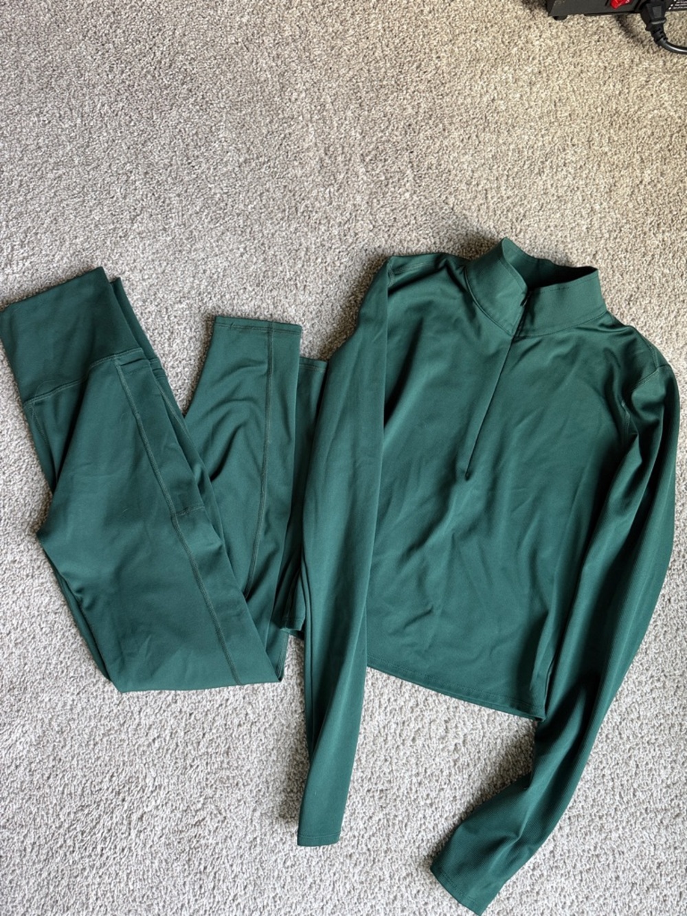 Z SUPPLY Women’s High-Neck Long Sleeve Set in Forest Green Leggings Top